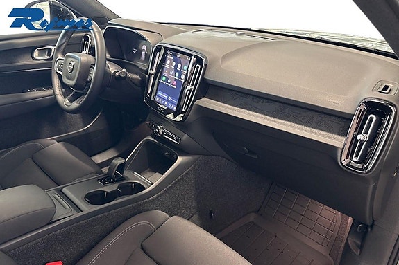 Volvo EX40 13 of 21
