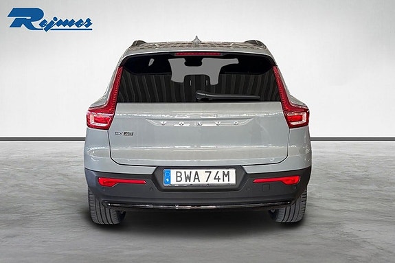 Volvo EX40 18 of 21