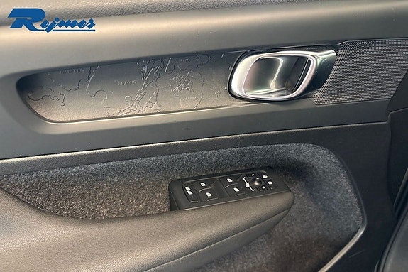 Volvo EX40 4 of 21