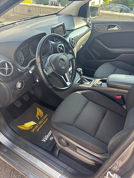 Mercedes-Benz B180 6 of 8