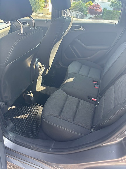 Mercedes-Benz B180 7 of 8