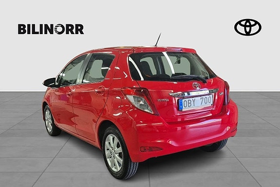 Toyota Yaris 2 of 5