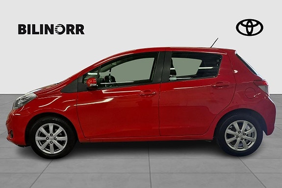 Toyota Yaris 3 of 5
