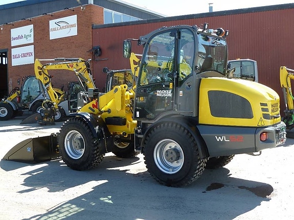 Wacker Neuson WL52 2 of 5