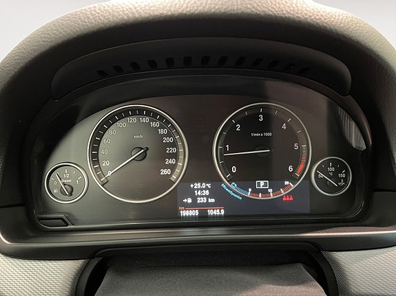 BMW 520 8 of 15