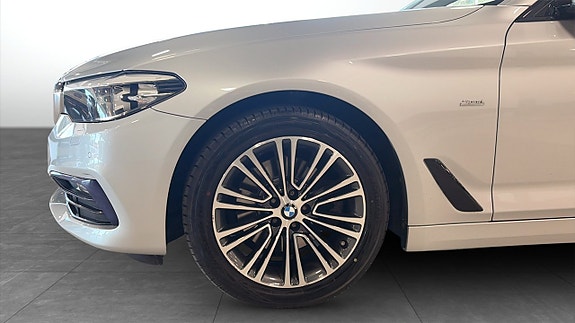 BMW 520 9 of 12
