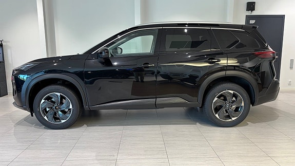 Nissan X-Trail 3 of 5
