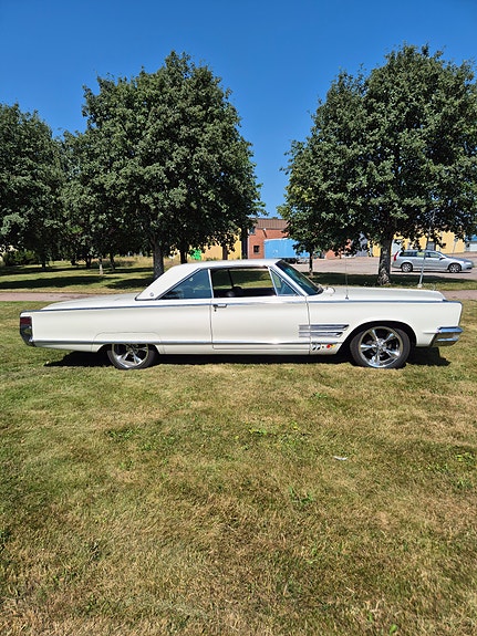 Chrysler 300 2 of 5