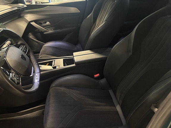 Peugeot 308 SW 8 of 19