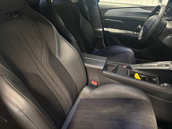 Peugeot 308 SW 9 of 19