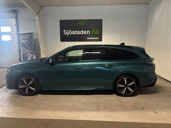 Peugeot 308 SW 2 of 5