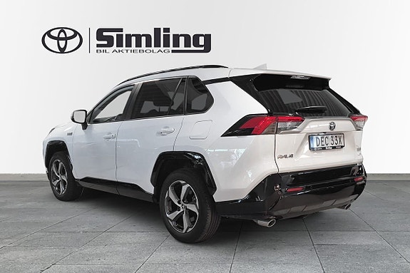 Toyota RAV4 Plug-in Hybrid 3 of 5