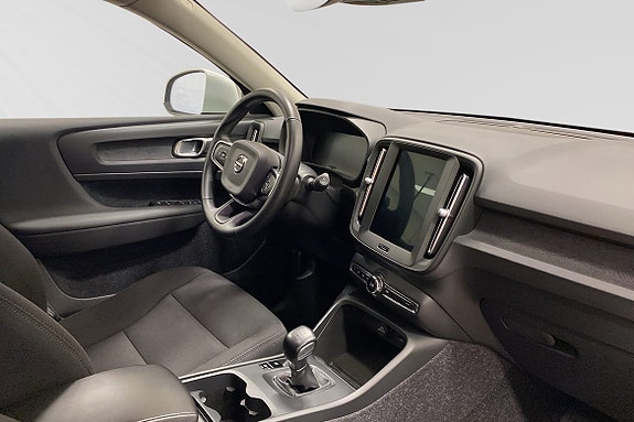Volvo XC40 10 of 15