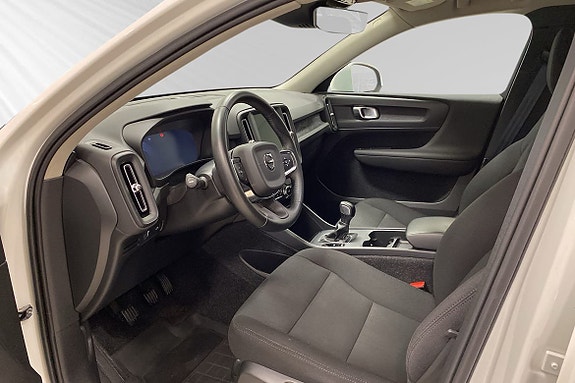 Volvo XC40 7 of 15