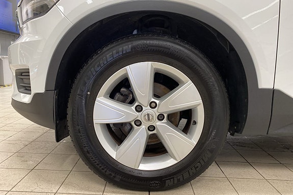 Volvo XC40 12 of 15