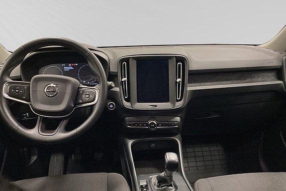 Volvo XC40 9 of 15
