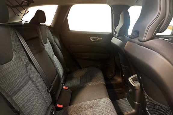 Volvo XC60 11 of 14