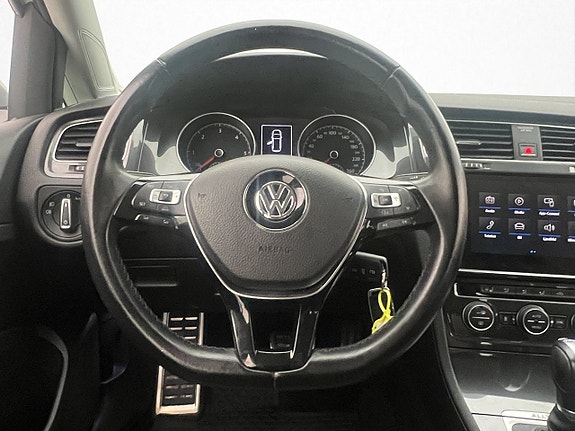 Volkswagen Golf Alltrack 11 of 28
