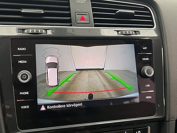 Volkswagen Golf Alltrack 13 of 28