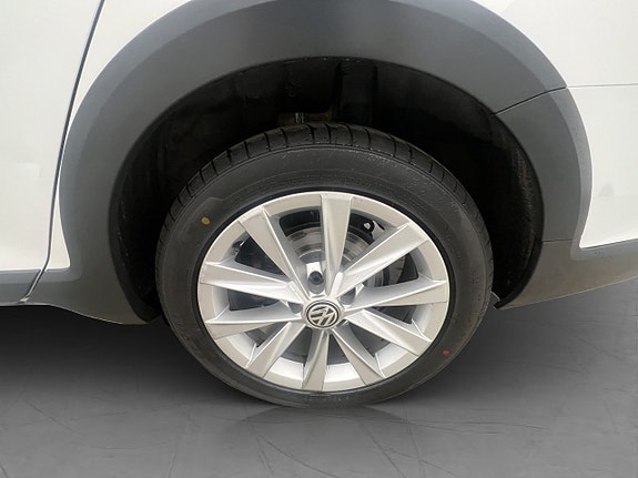 Volkswagen Golf Alltrack 26 of 28