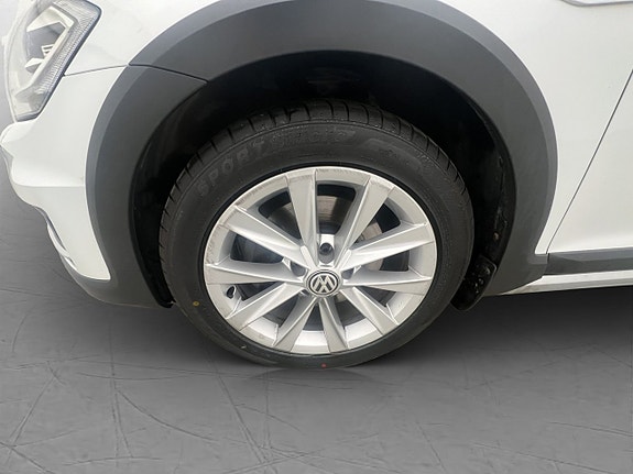 Volkswagen Golf Alltrack 25 of 28