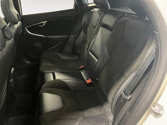 Volvo V40 13 of 19