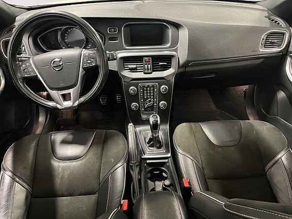Volvo V40 10 of 19