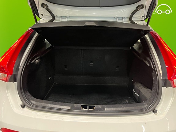 Volvo V40 15 of 19