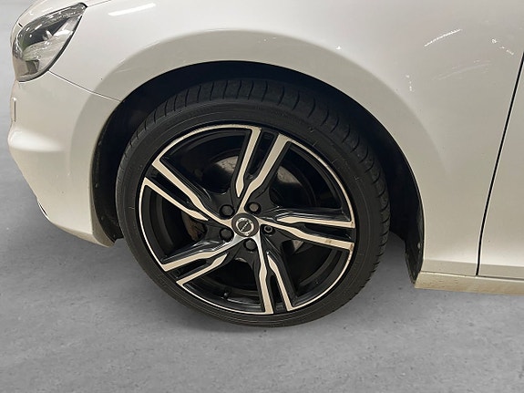 Volvo V40 8 of 19