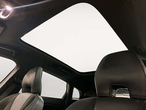 Volvo V40 17 of 19