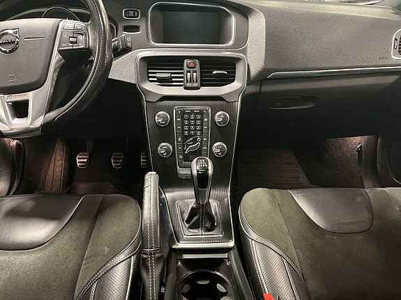 Volvo V40 11 of 19