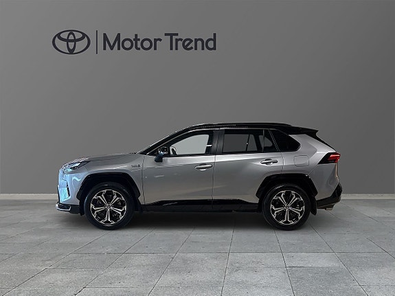 Toyota RAV4 Plug-in Hybrid 3 of 5