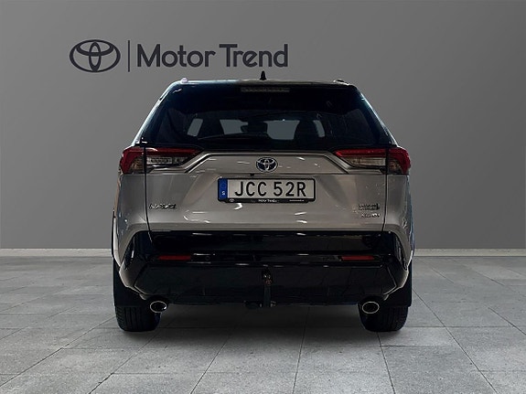 Toyota RAV4 Plug-in Hybrid 4 of 5