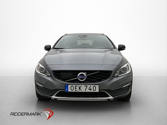 Volvo V60 Cross Country 2 of 5
