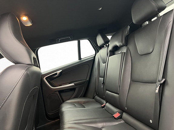 Volvo V60 Cross Country 14 of 28