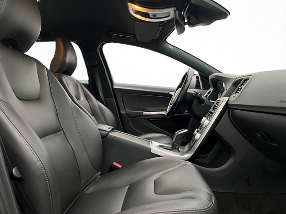 Volvo V60 Cross Country 10 of 28