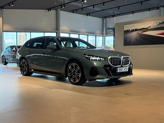 BMW i5 3 of 5