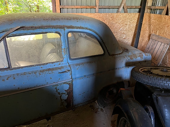Ford Anglia 4 of 5