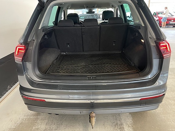 Volkswagen Tiguan 8 of 23