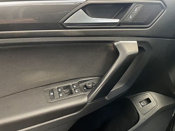 Volkswagen Tiguan 16 of 23