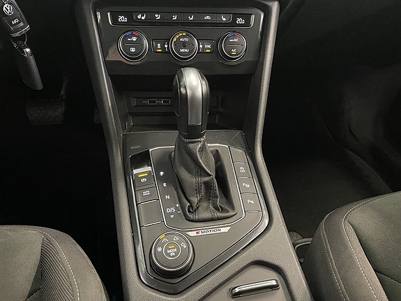 Volkswagen Tiguan 18 of 23