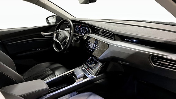 Audi Q8 e-tron 11 of 14