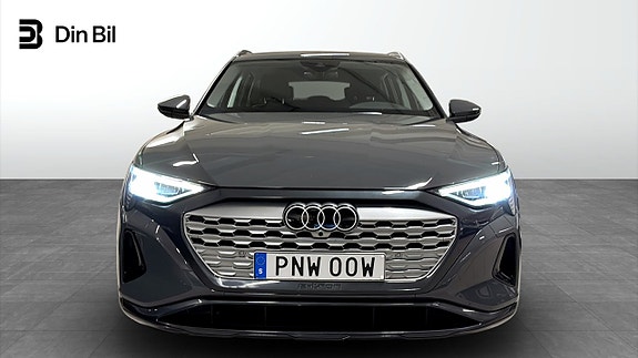 Audi Q8 e-tron 4 of 5