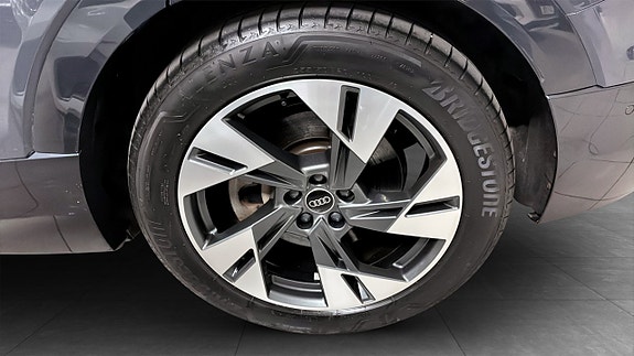 Audi Q8 e-tron 6 of 14