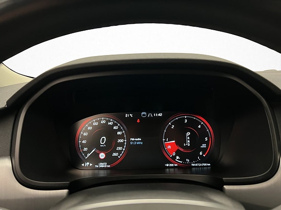 Volvo V90 Cross Country 18 of 30