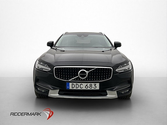 Volvo V90 Cross Country 2 of 30