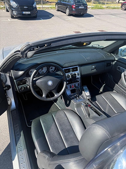Mercedes-Benz SLK200 4 of 5