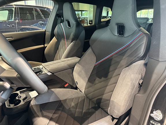 BMW iX 8 of 20