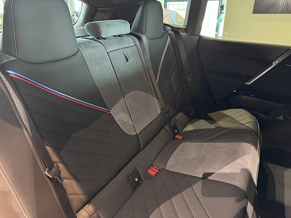 BMW iX 15 of 20