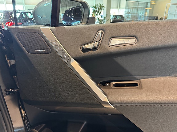 BMW iX 9 of 20